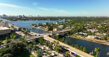 5k hava aracı görüntüleri Hollywood Bulvarı asma köprüsü SW yönlü uçuş