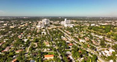 Hollywood FL şehir merkezinde hava görüntüsü oluşturuluyor.