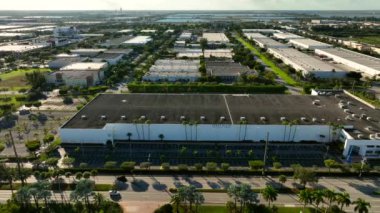 Perry Ellis Doral Miami FL Binası