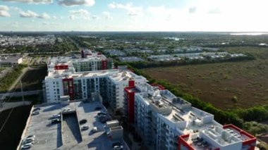 Doral Apartman Binası 4K İHA videosu