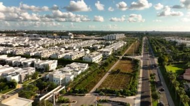 107. Cadde 'deki evlerin hava görüntüleri.