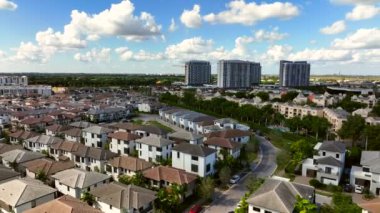 Emlak geliştirme Doral FL USA