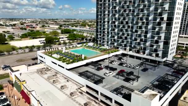 Повітряне Відео 5300 Ave Condominium Downtown Doral — стокове відео