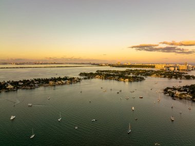 Venedik Adaları Miami Plajı ve yelkenliler