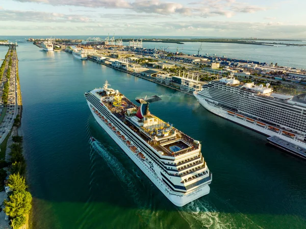 Cruise Ship Departing Miami Aerial Photo — Stock Photo, Image