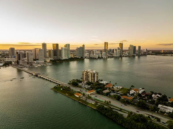 Flygdrönare Foto Miami Venetianska Causeway — Stockfoto