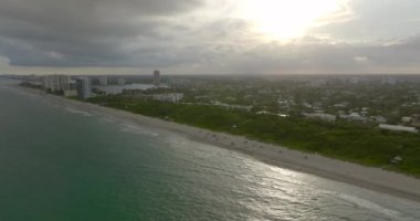 Fırtına bulutları ve plaj sahnesi 4k