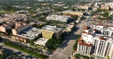 Kanner Pintaluga, Boca Raton FL 'i inşa ediyor.