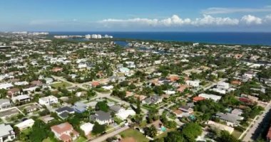 Boca Raton Florida 'daki lüks evler sahile yakın.