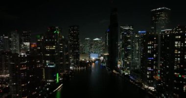 Miami Nehri gece hava çekimi.