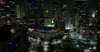 Four Seasons Otel, Miami 4k havuz güvertesi lüksü.