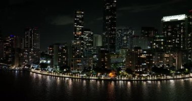 Brickell Körfezi, Miami 4k Gece Hava Videosu