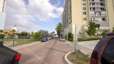 Buchanan Caddesi 'nde Hollywood Sahili FL' de araba sürüyorum.