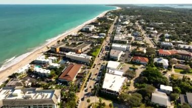 Şehir merkezindeki Vero Beach FL havaalanından.