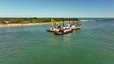 Hava video mavnası ve römorkör Fort Pierce Inlet Florida ABD