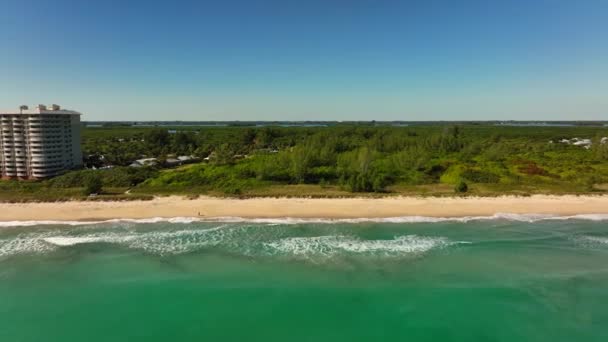 Aerial Pull Out Shot Atlantic Ocean Vero Beach — Stock video