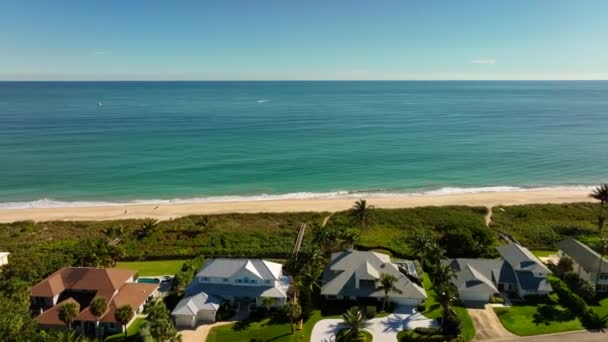 大西洋に向かって家の上空を飛行 Vero Beach — ストック動画