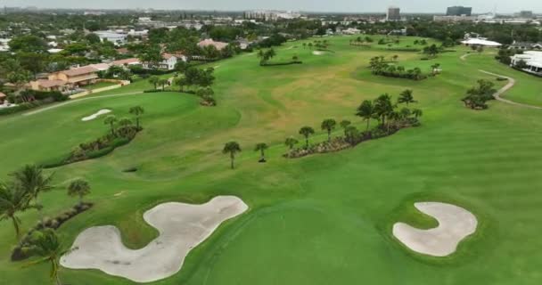 Luftbild Schöne Aufgeräumte Golfplatzlandschaft 60Fps — Stockvideo