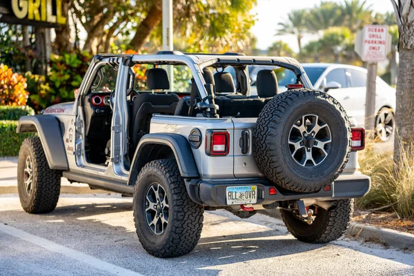 2021 Prata Jeep Wrangler Rubicon Com Portas Cima Para Baixo — Fotografia de Stock