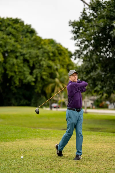 Pro Golfeur Practivant Son Swing — Photo