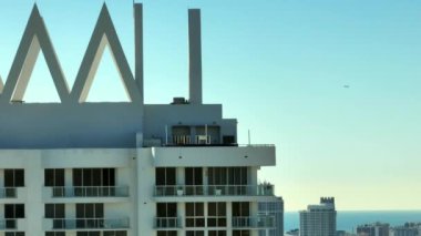 Parallax hava klibi Akoya Miami Sahili çatı katı dairesi