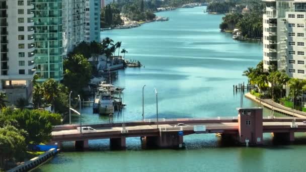 Vídeo Telefoto Aéreo Miami Beach 63Rd Street Bridge — Vídeo de stock