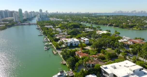 设有游泳池和游艇的豪华豪宅迈阿密海滩 — 图库视频影像
