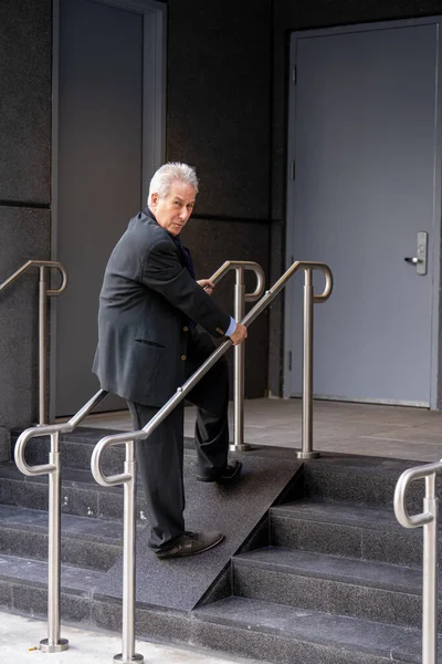 Businessman Walking Very Narrow Handicapped Ramp Office Building — Stock Photo, Image