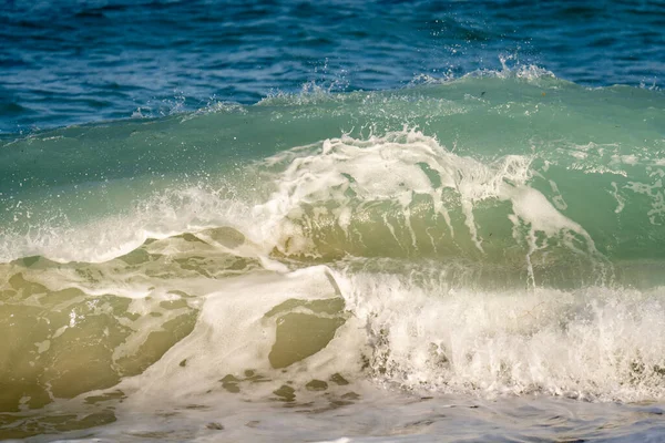 Natura Paesaggio Oceano Riva Onde Che Schiantano Sulla Spiaggia — Foto Stock