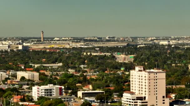 Imágenes Aéreas Telephoto Mia Aeropuerto Internacional Miami — Vídeo de stock