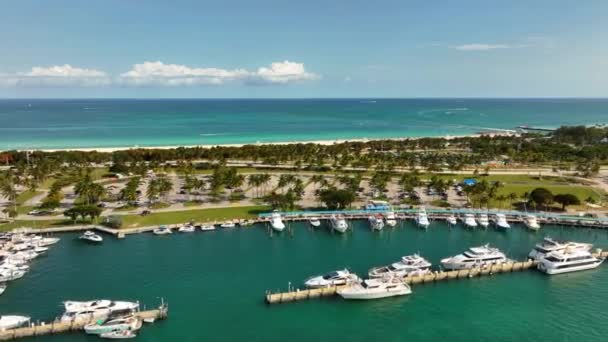 空中確立ドローン映像マイアミビーチハウオーバーパークとインレット4K — ストック動画