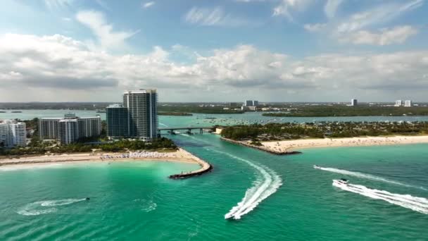 Luchtvideo Inlaat Tussen Miami Beach Haulover Bal Harbour 60Fps — Stockvideo