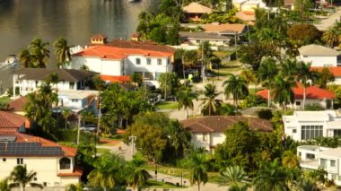 Zengin Miami malikaneleri. 4k hava aracı videosu 7x yakınlaştırma