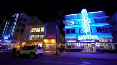 Miami Beach, FL, ABD - 4 Şubat 2022 Miami Beach deco gece yaşam tarzları