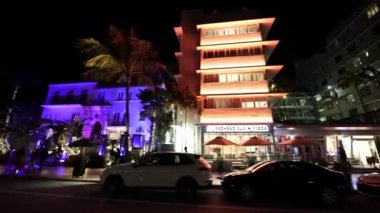 Miami Beach, FL, ABD - 4 Şubat 2022: Ocean Drive Miami Beach FL 'de gezinti