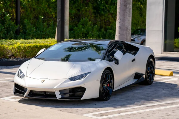 Miami Usa Février 2022 Photo Nouveau Lamborghini Hurican Evo Blanc — Photo