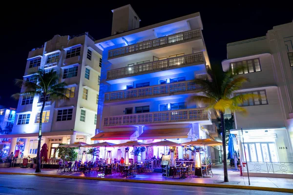 2022年2月2日 夜の写真マイアミビーチオーシャンドライブネオン — ストック写真