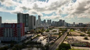 Miami şehir merkezinden güney 4k 30fps hava görüntüsü