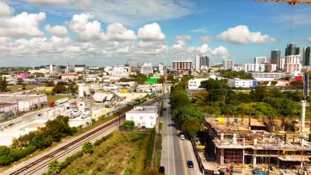 Aproximación Aérea Wynwood Miami Distrito Industrial Por Vías Férreas — Vídeo de stock