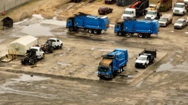 Blue Mack çöp kamyonları 4K