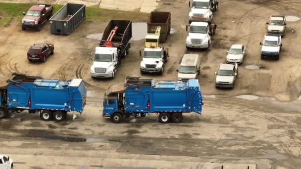 Hava Aracıyla Vurulan Mavi Çöp Kamyonları — Stok video