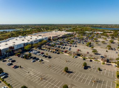 Winter Garden, FL, ABD - 20 Şubat 2022: Winter Garden Village 'daki dükkanların insansız hava aracı fotoğrafı