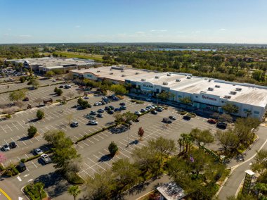 Winter Garden, FL, ABD - 20 Şubat 2022: Winter Garden Village 'daki dükkanların insansız hava aracı fotoğrafı