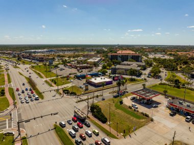 Kissimmee Orlando, FL, ABD - 20 Şubat 2022: W Irlo Bronson Memorial Hwy 'nin hava fotoğrafı