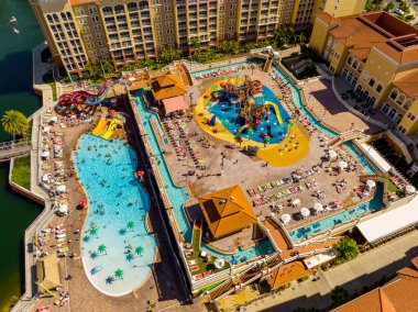 Kissimmee Orlando, FL, ABD - 20 Şubat 2022: Hava Fotoğrafları Enkaz Adası Su Parkı