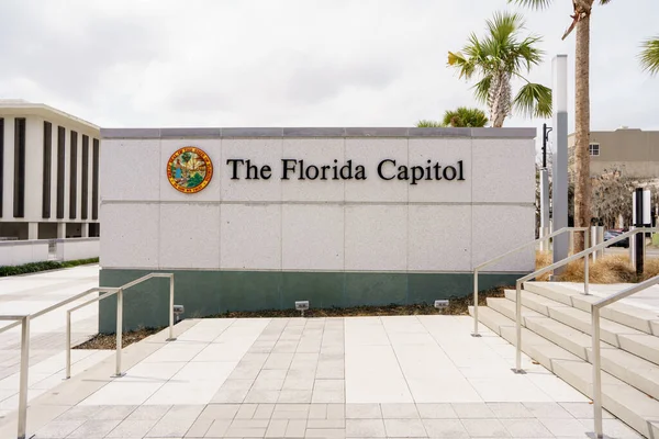 フロリダ州タラハシー 2022年2月18日 フロリダ州議事堂ビルのエントランスサインレオン郡タラハシー — ストック写真