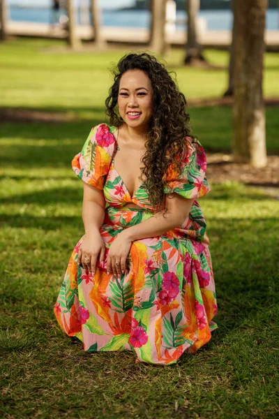 Mujer Atractiva Siendo Feliz — Foto de Stock