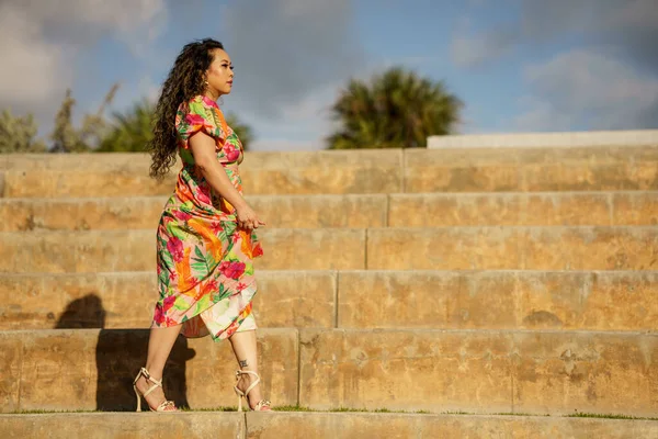 She Beautiful Woman Walking Staircase — Stock Photo, Image