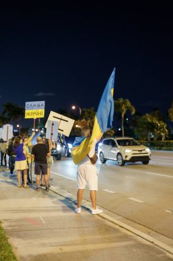 Hallandale, FL, ABD - 3 Mart 2022 Putin 'in Hallandale Ukrayna işgalini protesto