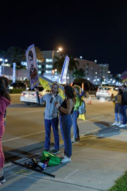 Hallandale, FL, ABD - 3 Mart 2022 Putin 'in Hallandale Ukrayna işgalini protesto